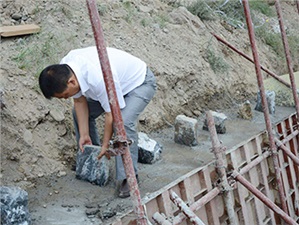 減少揚(yáng)塵，混凝土攪拌站須穿“外套”